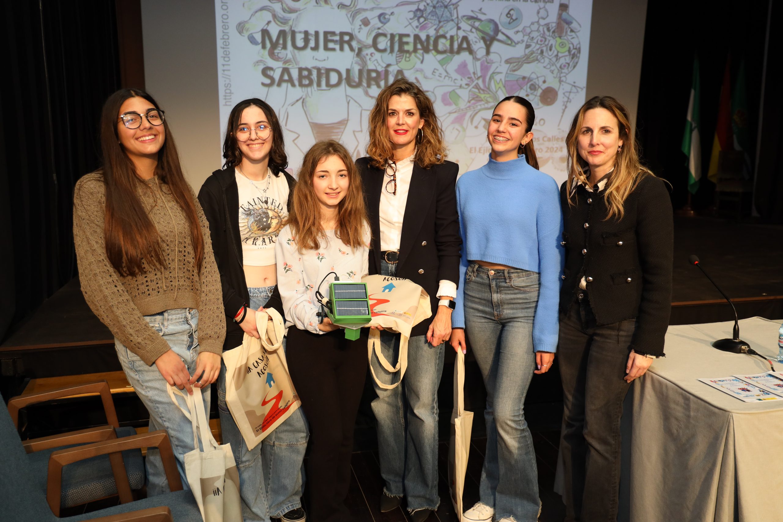 El Día Internacional de la Mujer y la Niña en la Ciencia llega a la Sala B con el reconocimiento a cuatro alumnas del IES Pablo Ruiz Picasso y la charla de la ingeniera Mª Magdalena Ramos