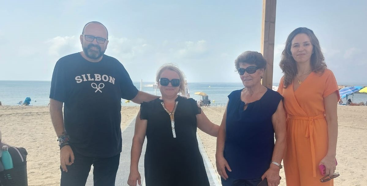 La nueva zona de baño accesible de la Playa de Levante incorpora nuevos servicios para personas con movilidad reducida