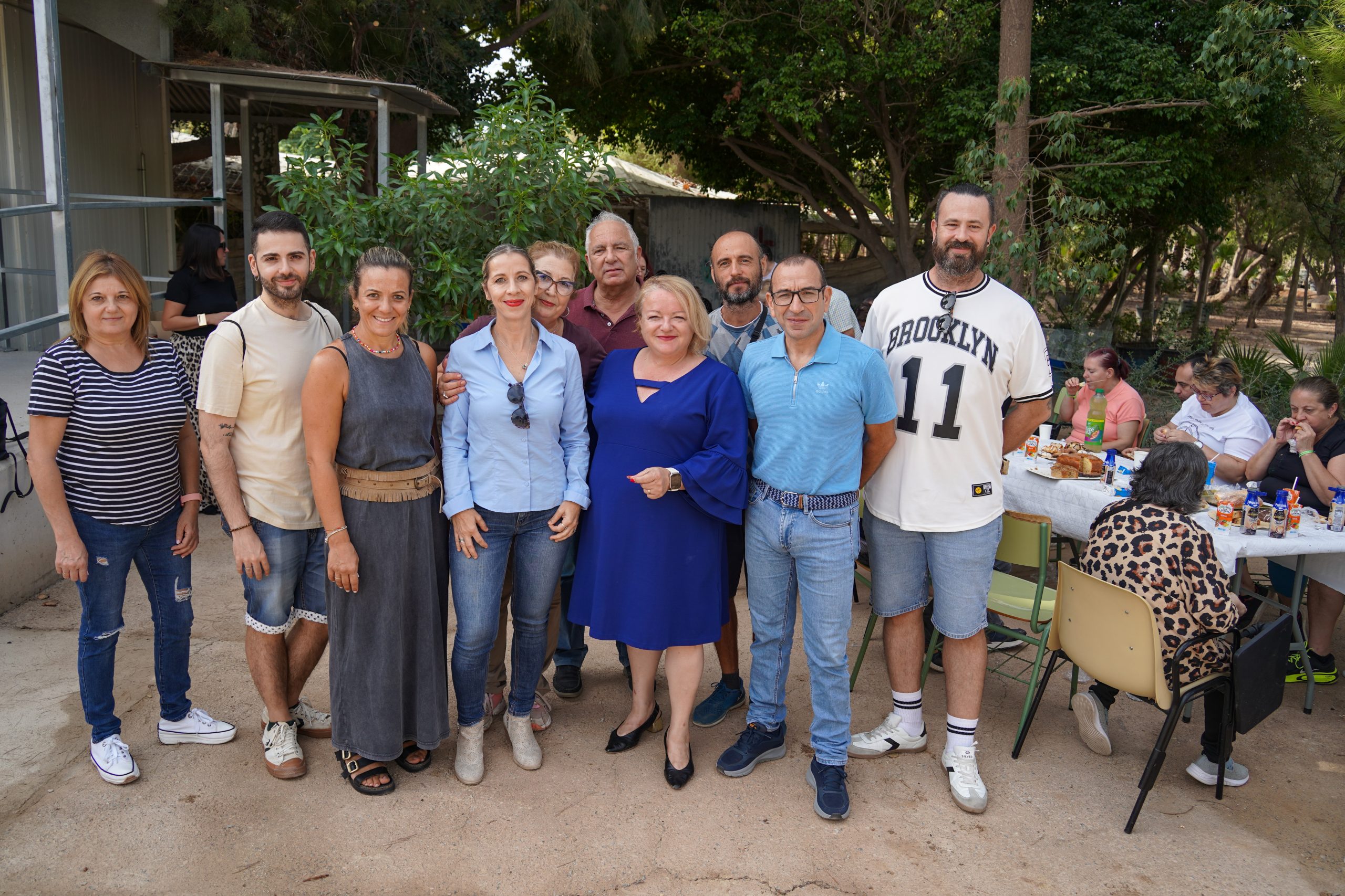 Alrededor de un centenar de personas participan en un desayuno de convivencia por el Día de la Salud Mental