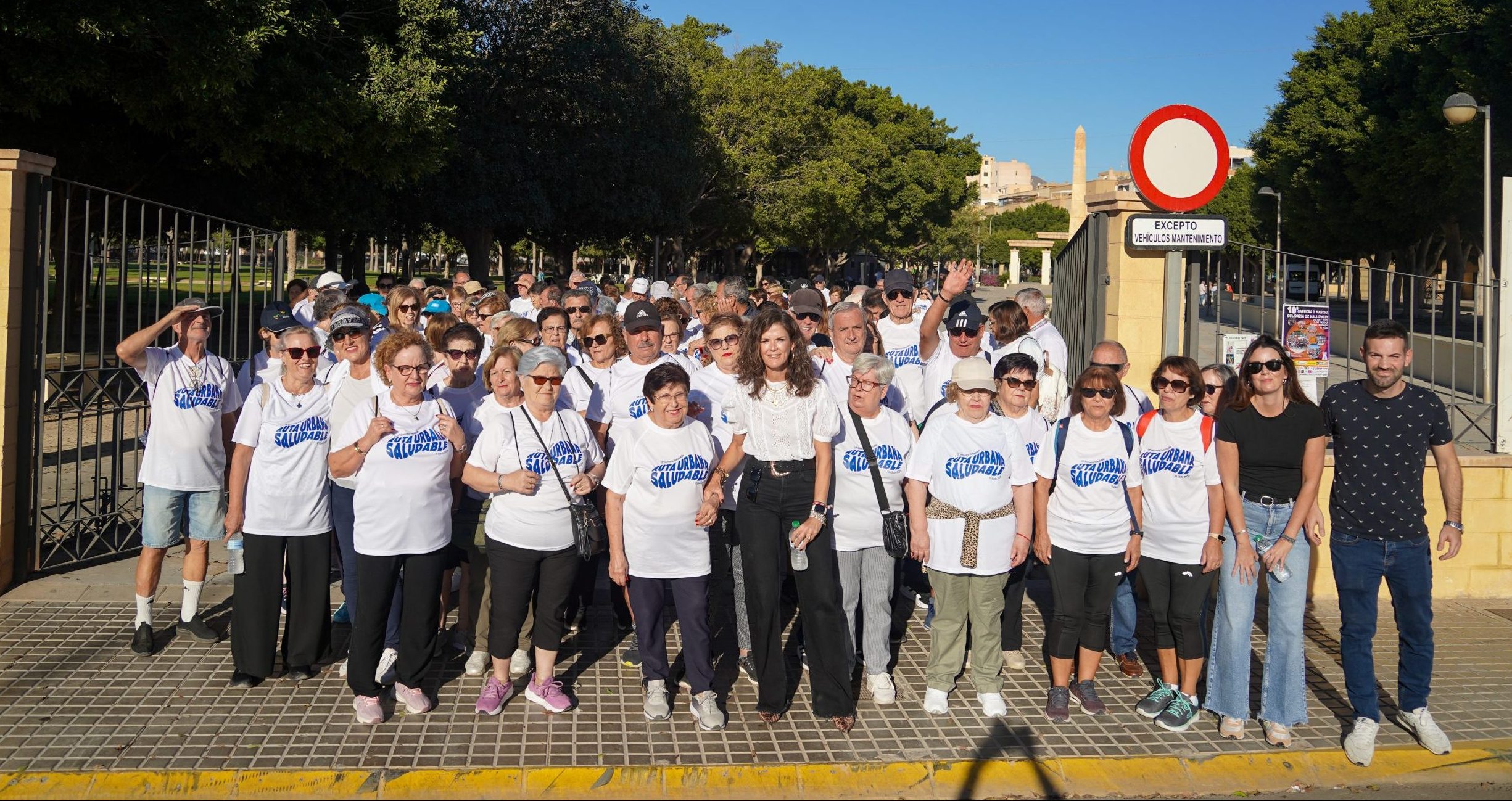 200 personas caminan por la salud con la Ruta Urbana Saludable