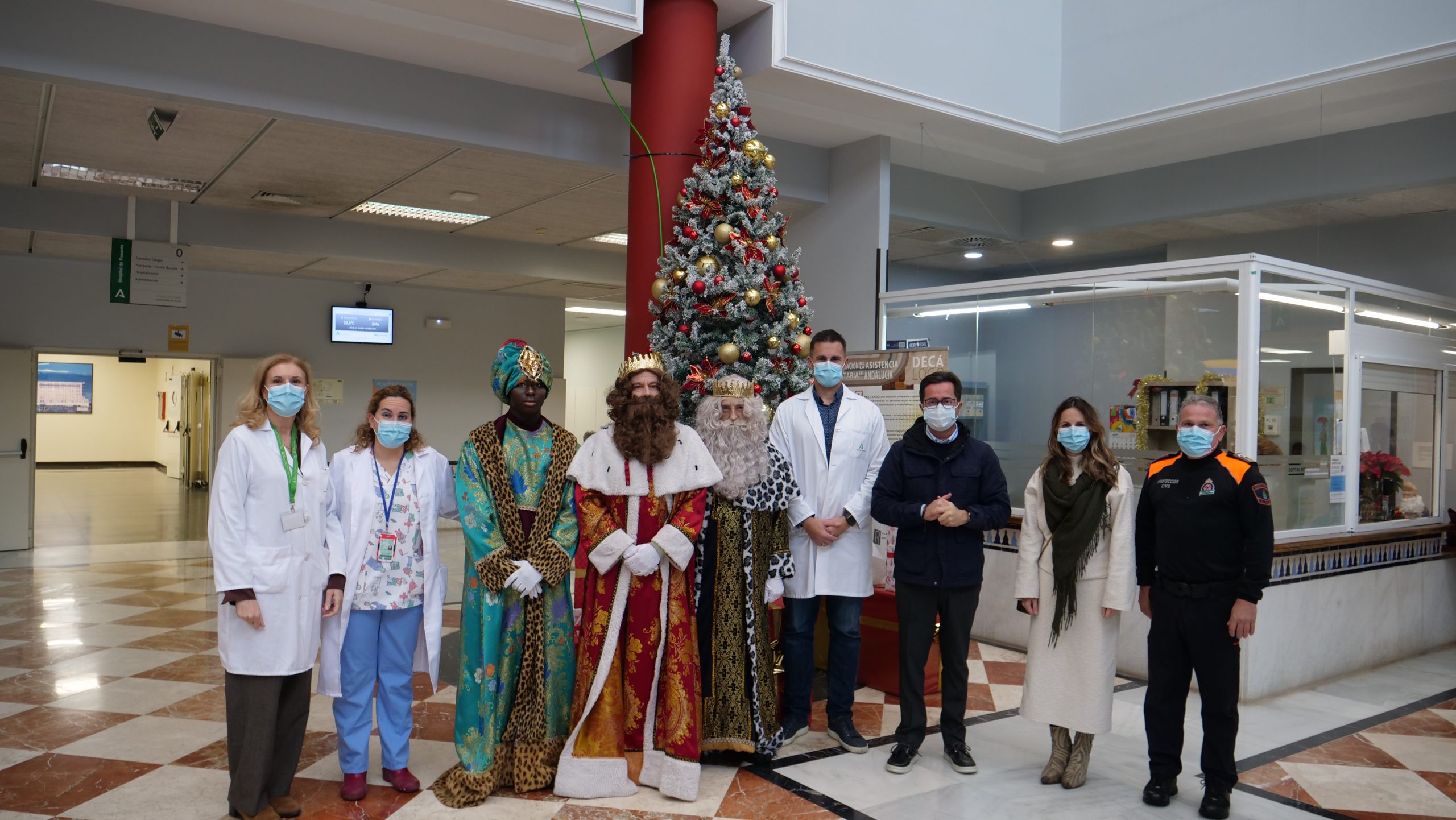 Los Reyes Magos visitan el Hospital Universitario Poniente y la Residencia de Mayores Ciudad de El Ejido