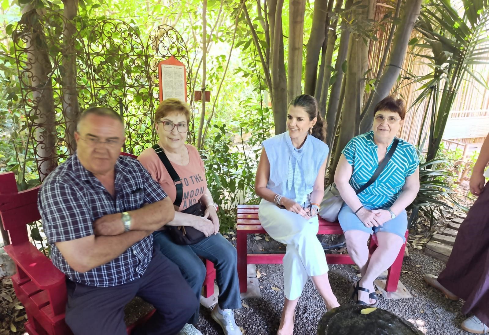 Mayores y escolares de Tarambana comparten una jornada de convivencia intergeneracional en ‘La Almunya del Sur’